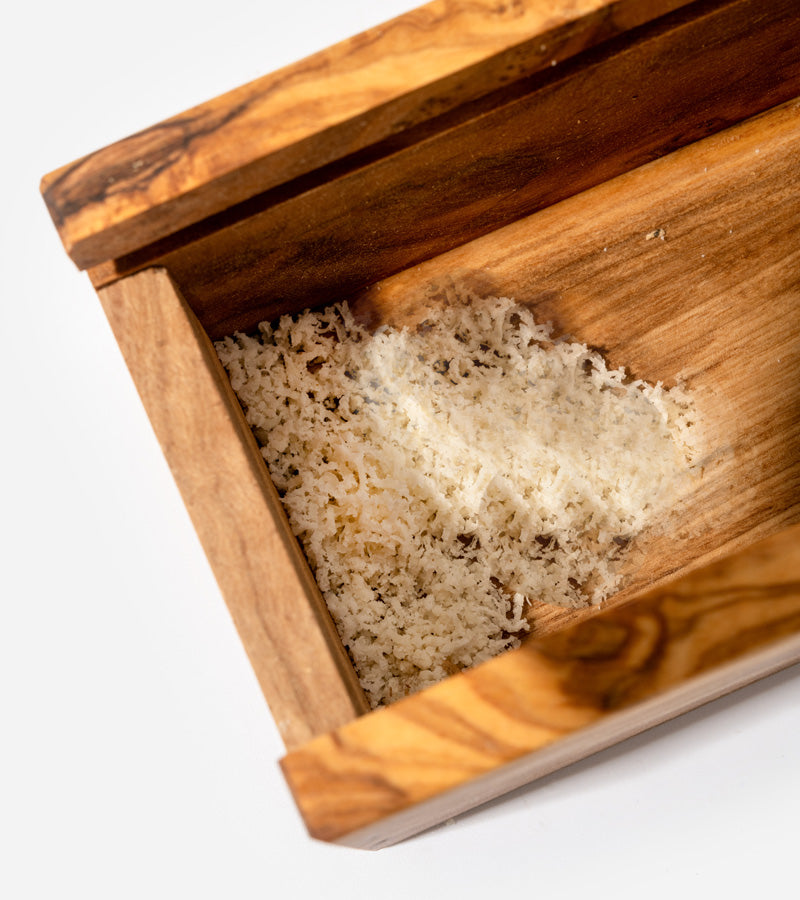 Râpe à fromage italienne en bois d'olivier Verve Culture