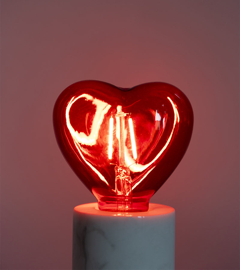 Rote LED-Herz-Glühbirne