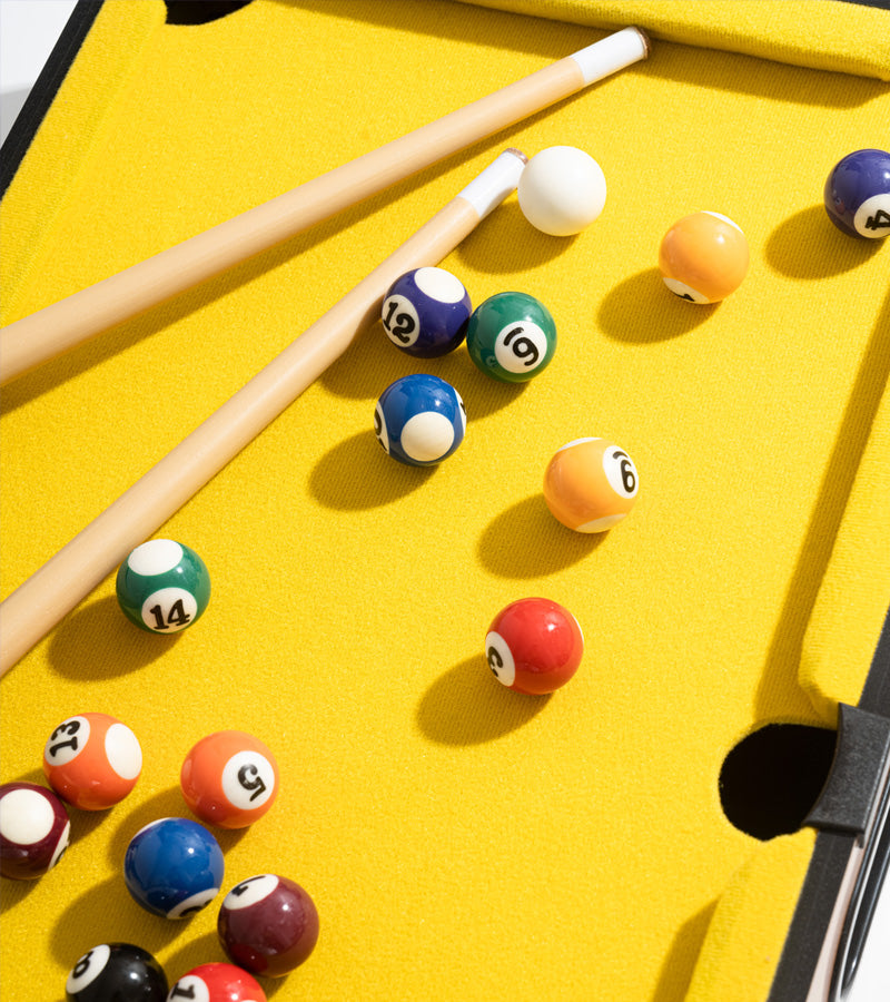 Gelber Mini-Tischbillard