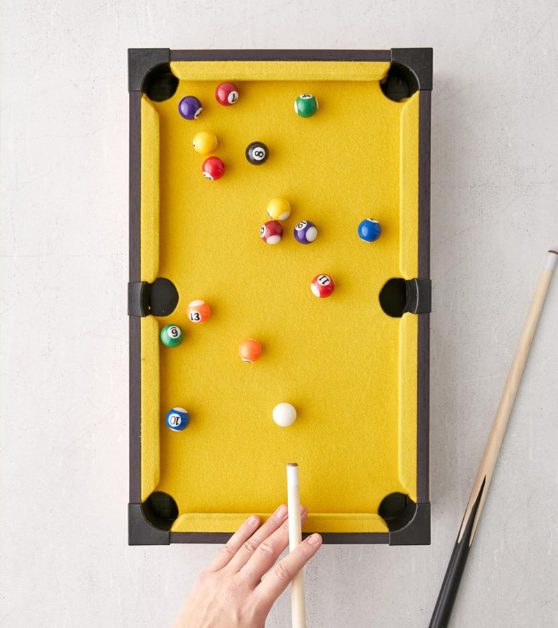 Gelber Mini-Tischbillard