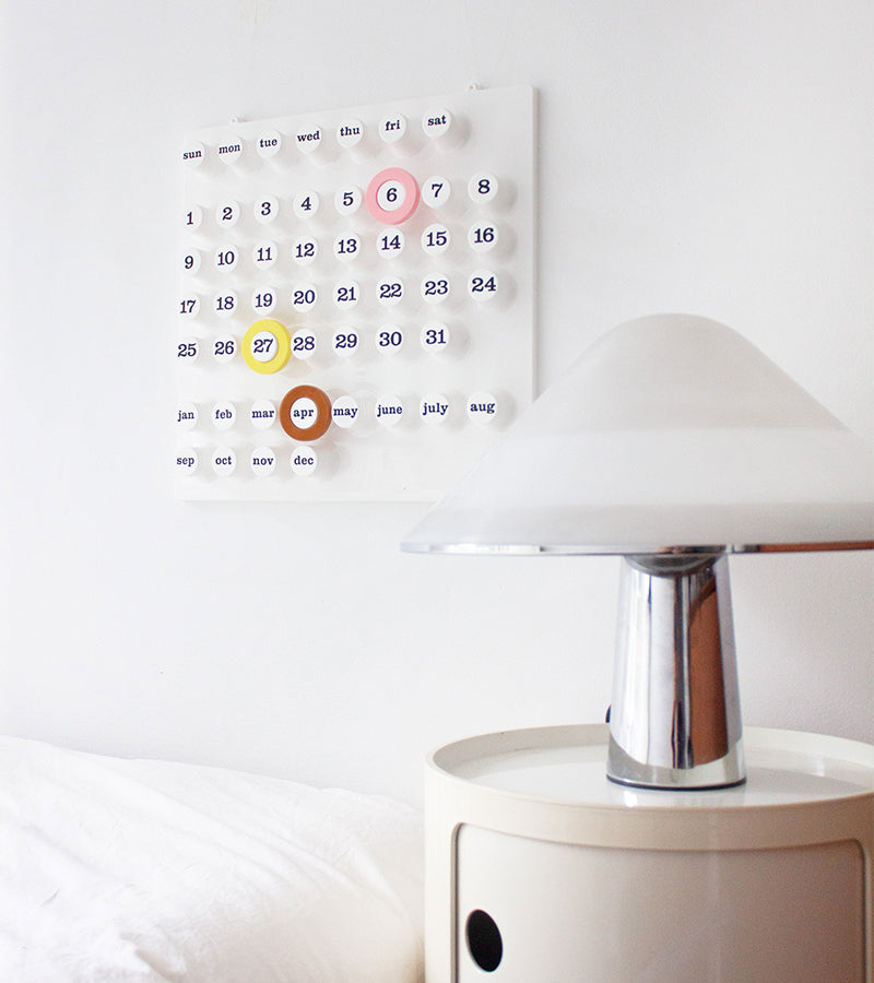 Weißer Dauerkalender - Ring a Date