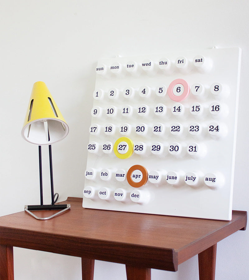 Weißer Dauerkalender - Ring a Date