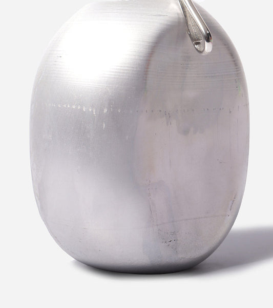 Ovale Vintage-Metallflasche
