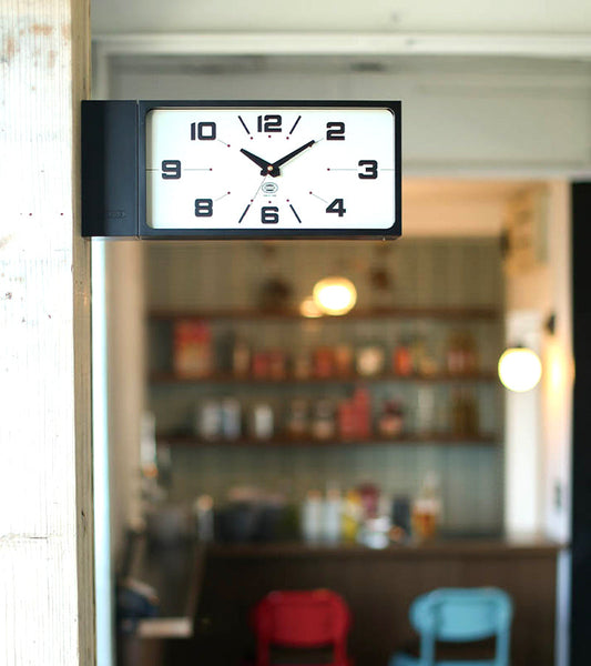 Doppelseitige Wanduhr DULTON