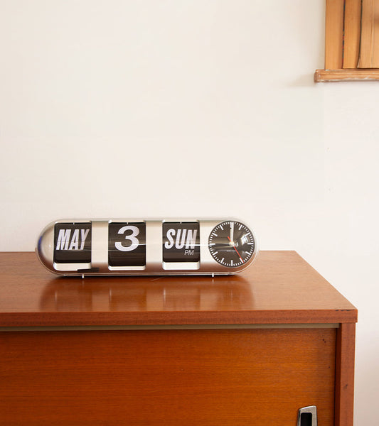 Tube Flip Wanduhr - Karlsson