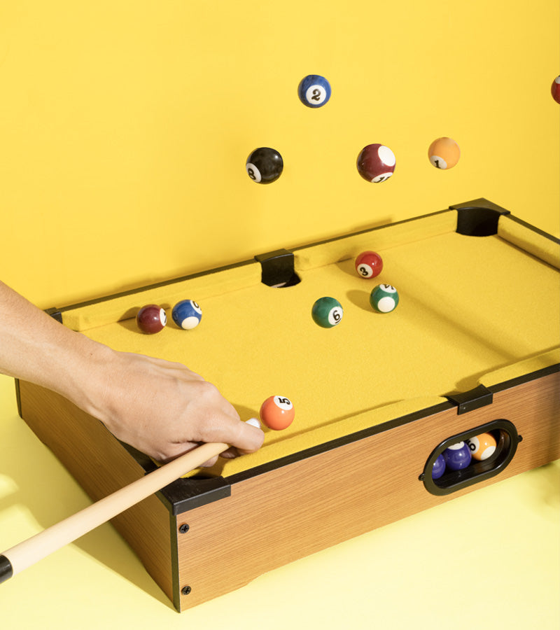 Gelber Mini-Tischbillard