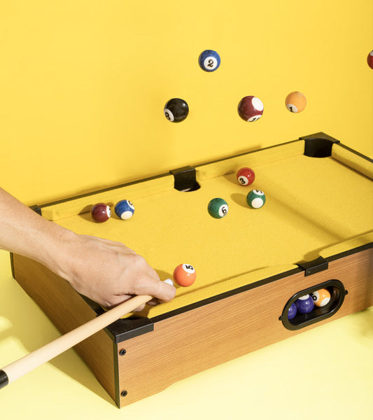 Gelber Mini-Tischbillard