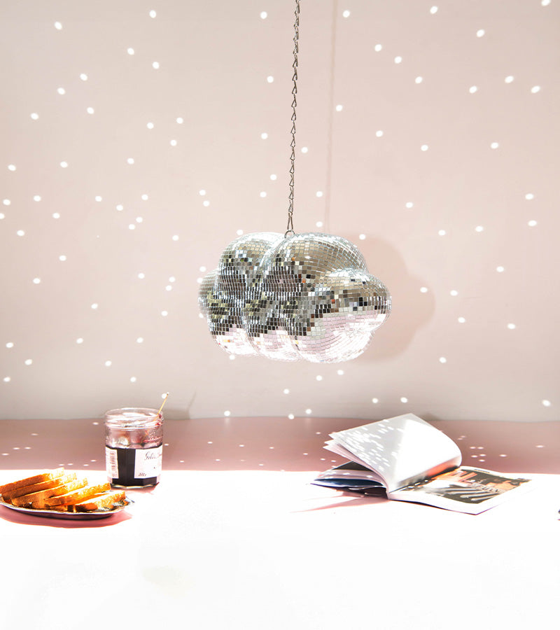 Disco wolke hängend