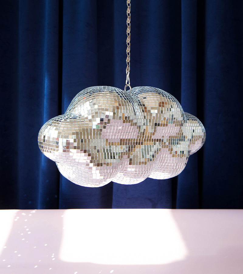 Disco wolke hängend