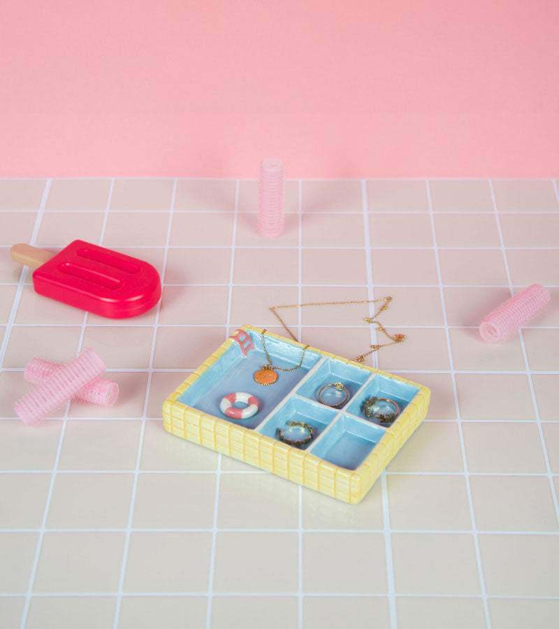 Repose-bijoux piscine