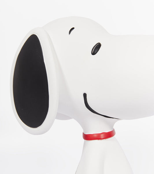 Snoopy statue