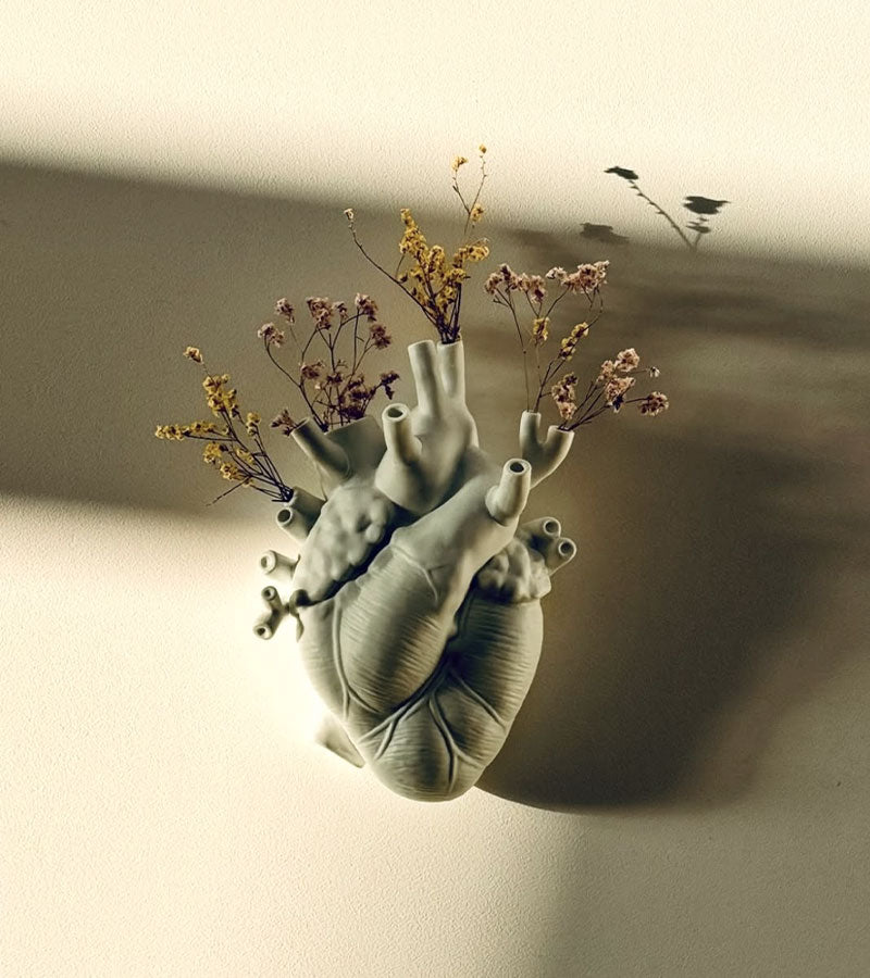 Vase herz love in bloom